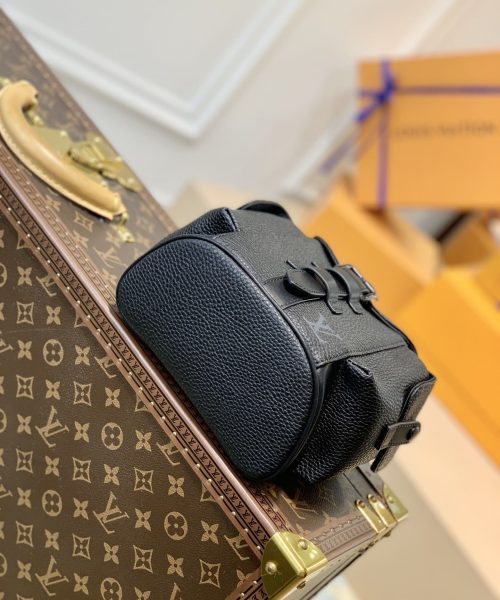 1:1 Replica Louis Vuitton LV Christopher XS Taurillon Black Essential Bag For Men M58495 - 7.7in/19.5cm