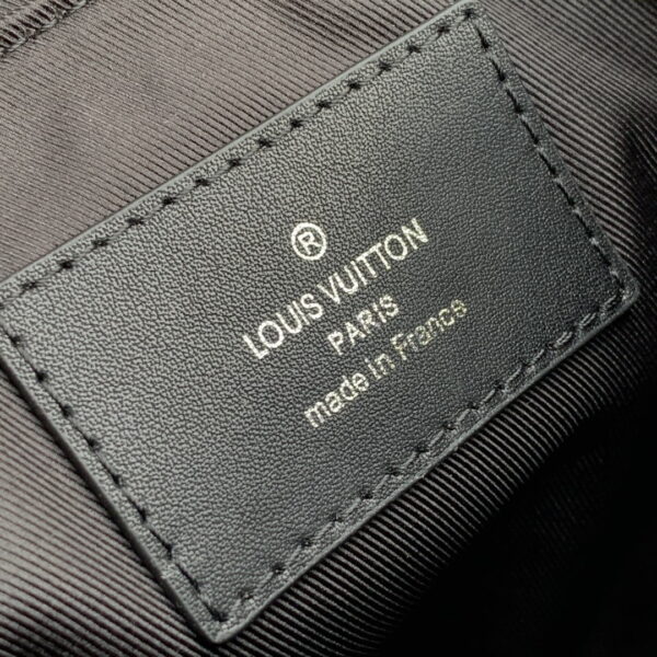 1:1 Replica Louis Vuitton LV Christopher XS Taurillon Black Essential Bag For Men M58495 - 7.7in/19.5cm