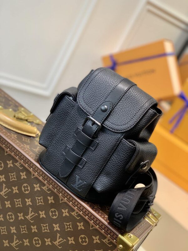 louis-vuitton-christopher-xs-m58495