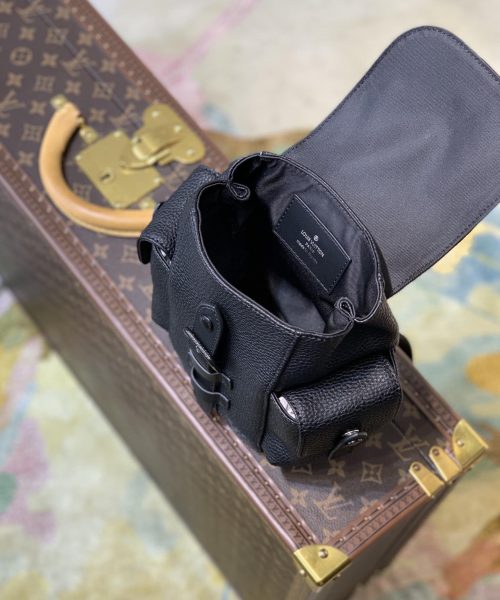 1:1 Replica Louis Vuitton LV Christopher XS Taurillon Black Essential Bag For Men M58495 - 7.7in/19.5cm