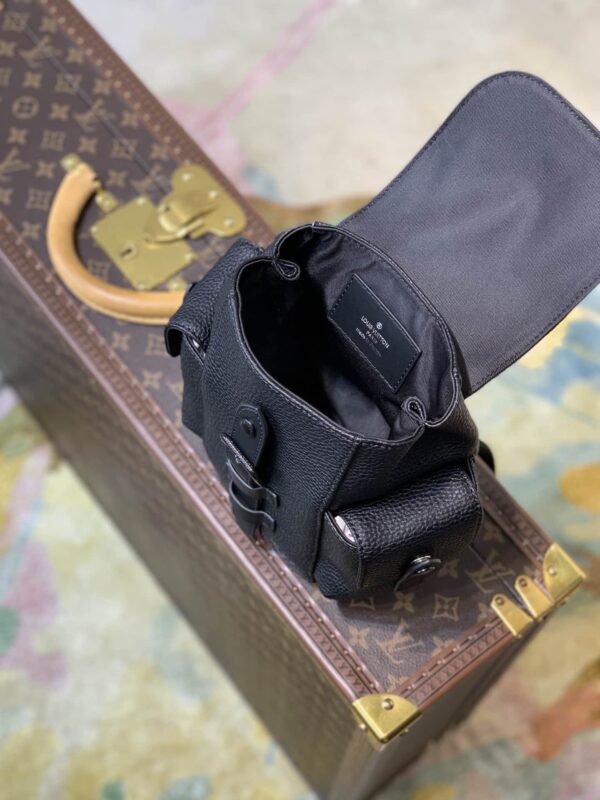 1:1 Replica Louis Vuitton LV Christopher XS Taurillon Black Essential Bag For Men M58495 - 7.7in/19.5cm