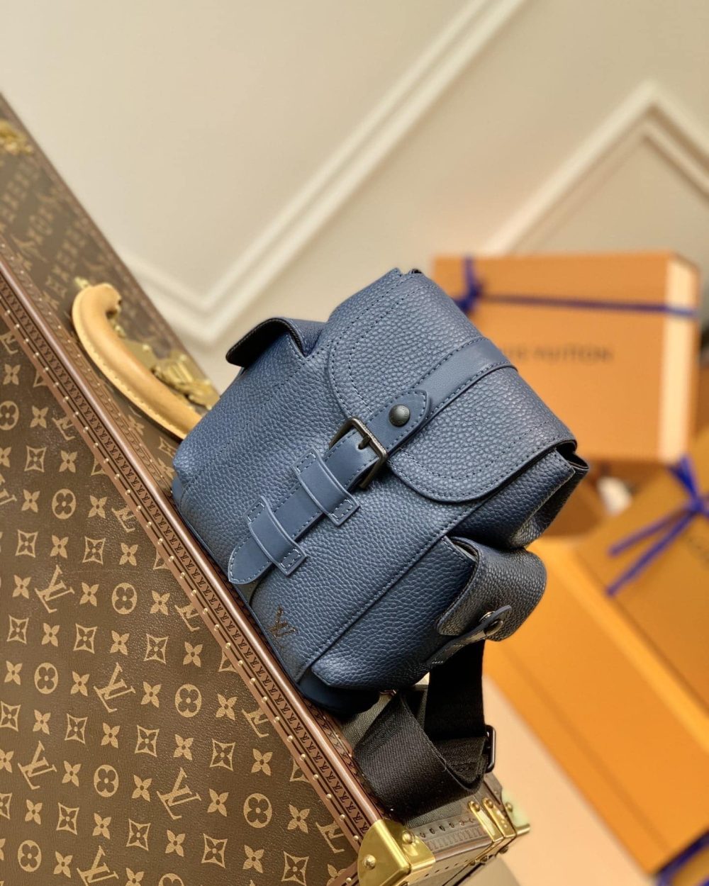 louis-vuitton-christopher-xs-m58495