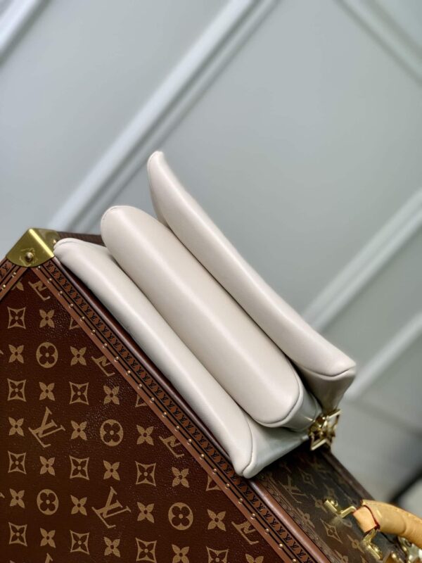 1:1 Replica Louis Vuitton LV Coussin BB Bag Luxury Bag For Women M22993 - 8.3 Inches/ 21 Cm