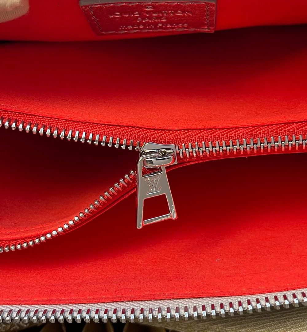 1:1 Replica Louis Vuitton LV Coussin PM Monogram Empreinte Sier Luxury Bag For Women M57913 - 10.2in/25.9cm