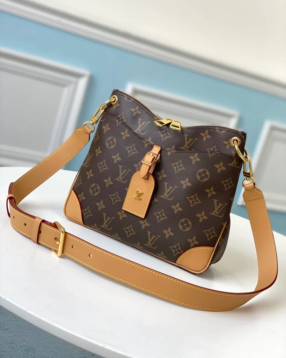 louis-vuitton-crossbody-31cm-brown
