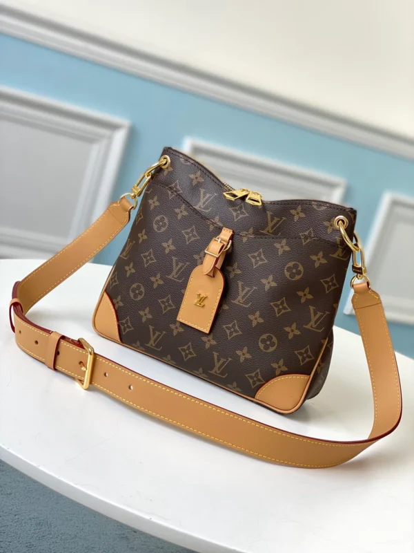 louis-vuitton-crossbody-31cm-brown