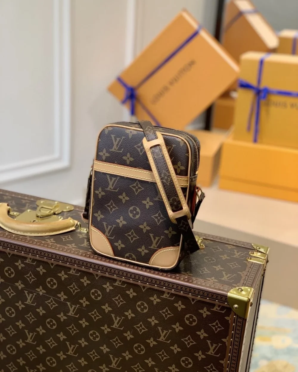 louis-vuitton-danube-m45266