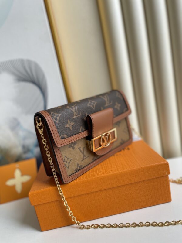 1:1 Replica Louis Vuitton LV Dauphine Chain Wallet Combines Monogram And Monogram Reverse Canvas By Nicolas Ghesquière Luxury Bag For Women M68746 - 19cm