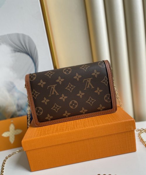 1:1 Replica Louis Vuitton LV Dauphine Chain Wallet Combines Monogram And Monogram Reverse Canvas By Nicolas Ghesquière Luxury Bag For Women M68746 - 19cm
