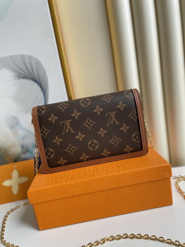 1:1 Replica Louis Vuitton LV Dauphine Chain Wallet Combines Monogram And Monogram Reverse Canvas By Nicolas Ghesquière Luxury Bag For Women M68746 - 19cm