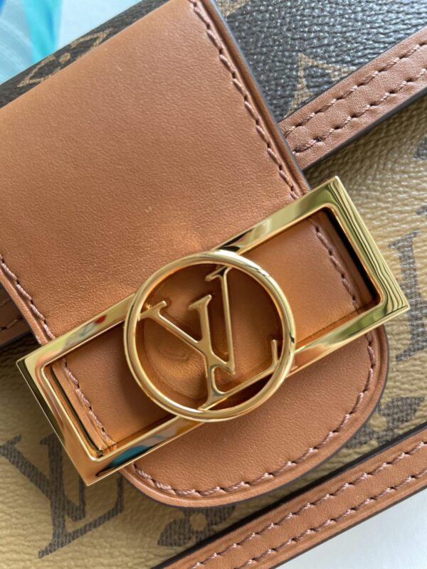 1:1 Replica Louis Vuitton LV Dauphine Chain Wallet Combines Monogram And Monogram Reverse Canvas By Nicolas Ghesquière Luxury Bag For Women M68746 - 19cm