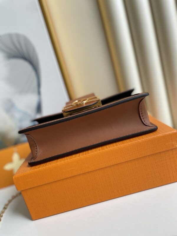 1:1 Replica Louis Vuitton LV Dauphine Chain Wallet Combines Monogram And Monogram Reverse Canvas By Nicolas Ghesquière Luxury Bag For Women M68746 - 19cm