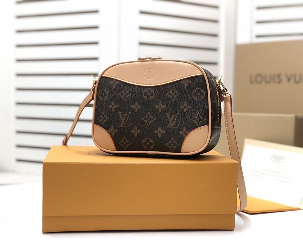 1:1 Replica Louis Vuitton LV Deauville Mini Monogram Canvas By Nicolas Ghesquiere For Luxury Bag Women M45528 -  8.3in/22cm