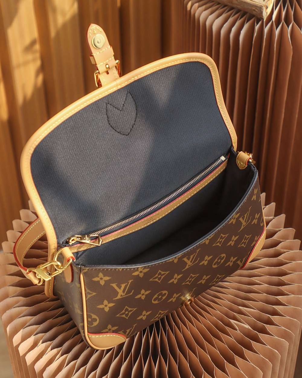 1:1 Replica Louis Vuitton LV Diane Satchel Brown Luxury Bag For Women M45985 - 24cm / 9.4in