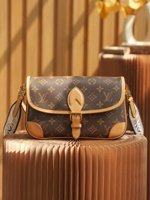 1:1 Replica Louis Vuitton LV Diane Satchel Brown Luxury Bag For Women M45985 - 24cm / 9.4in