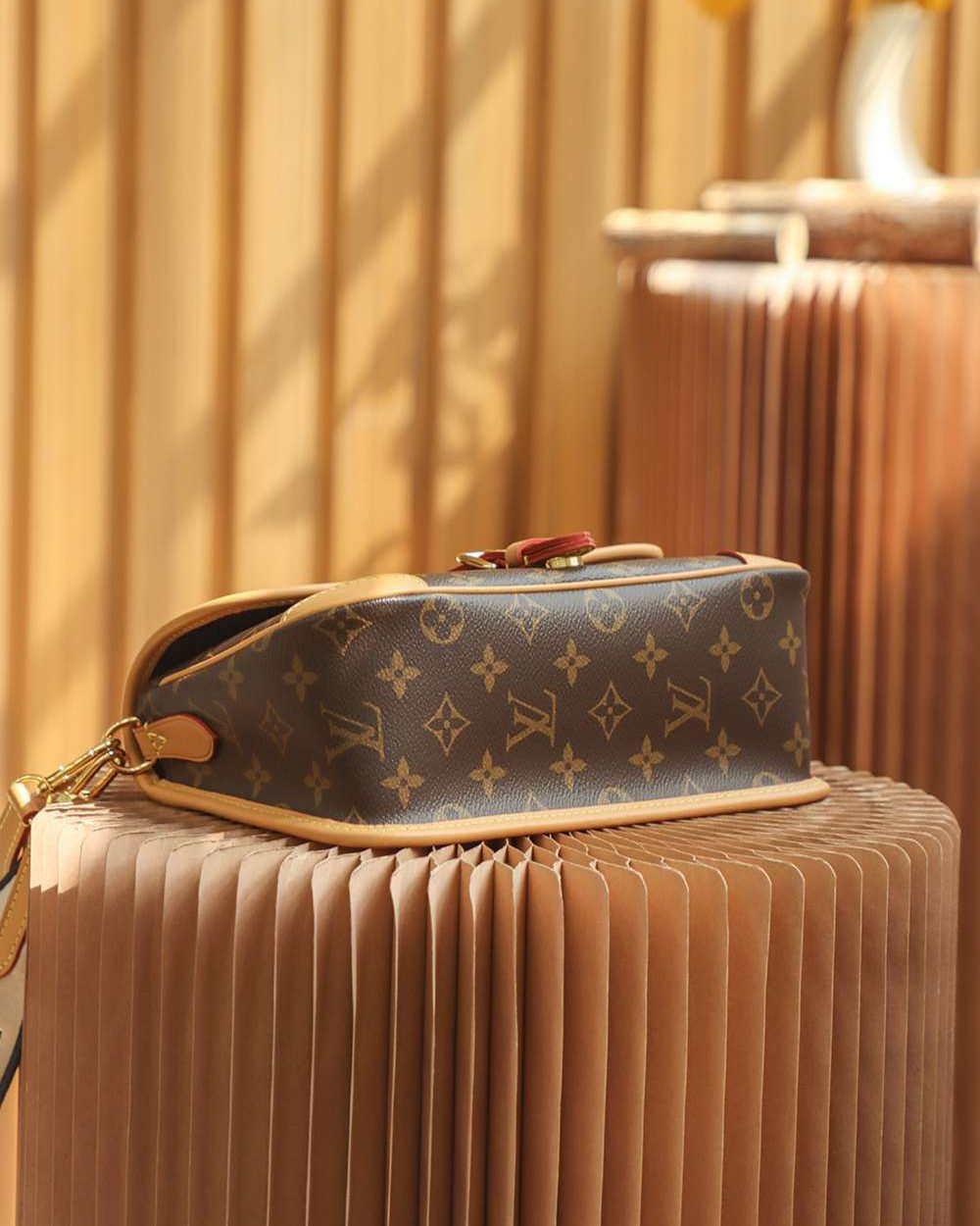 1:1 Replica Louis Vuitton LV Diane Satchel Brown Luxury Bag For Women M45985 - 24cm / 9.4in