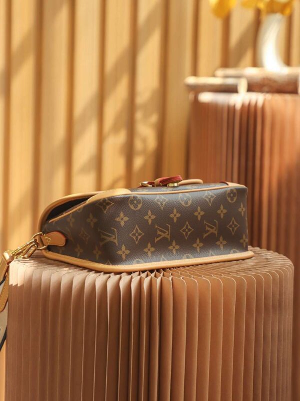1:1 Replica Louis Vuitton LV Diane Satchel Brown Luxury Bag For Women M45985 - 24cm / 9.4in