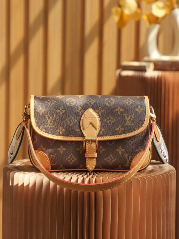 1:1 Replica Louis Vuitton LV Diane Satchel Brown Luxury Bag For Women M45985 - 24cm / 9.4in