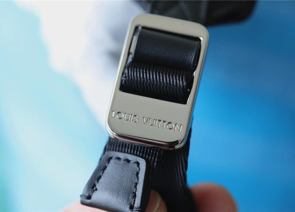 1:1 Replica Louis Vuitton LV Discovery Backpack Damier Stripes Canvas Gradient Blue Unique For Men M59913 - 40cm