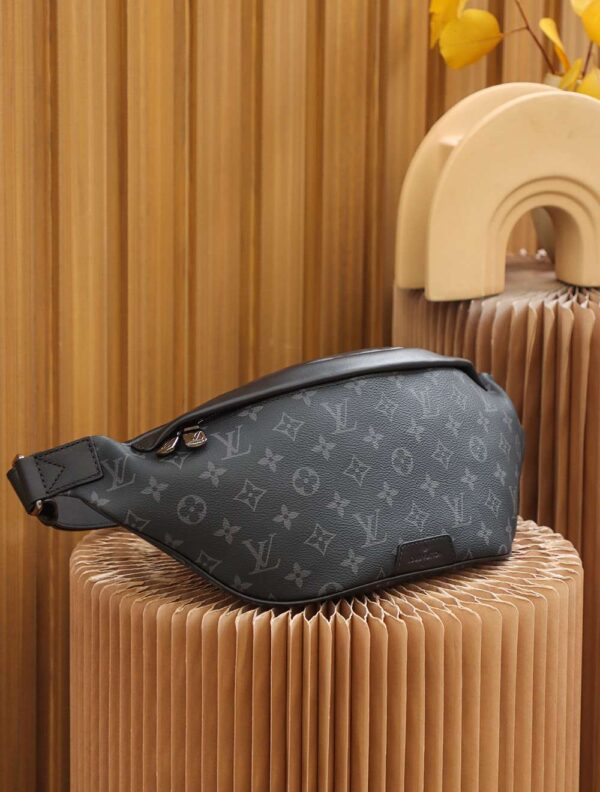 1:1 Replica Louis Vuitton LV Discovery Bumbag Black Unique For Men M44336 - 47cm / 18.5in