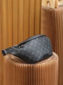 1:1 Replica Louis Vuitton LV Discovery Bumbag Black Unique For Men M44336 - 47cm / 18.5in