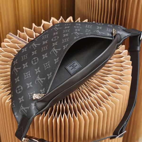 1:1 Replica Louis Vuitton LV Discovery Bumbag Black Unique For Men M44336 - 47cm / 18.5in
