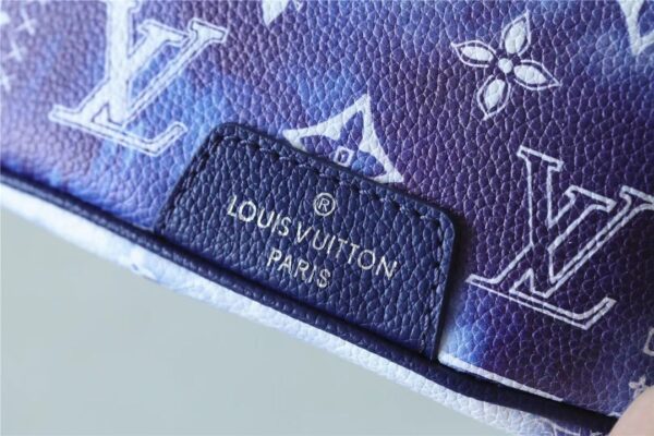 1:1 Replica Louis Vuitton LV Discovery Bumbag PM Monogram Blue Unique Bag For Men M20587 - 17.3in/44cm