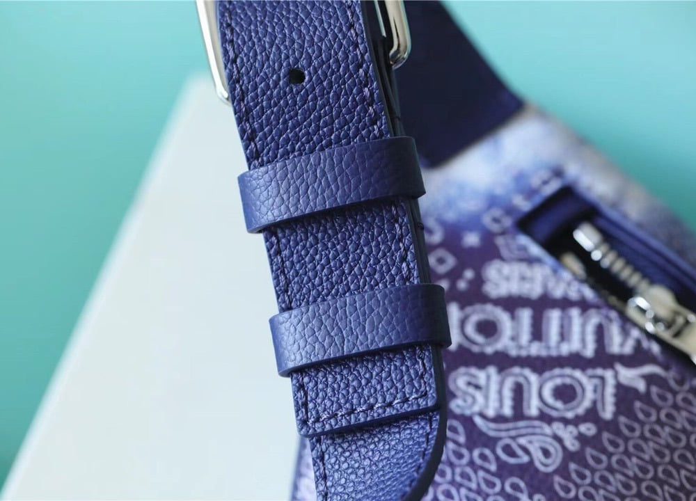 1:1 Replica Louis Vuitton LV Discovery Bumbag PM Monogram Blue Unique Bag For Men M20587 - 17.3in/44cm