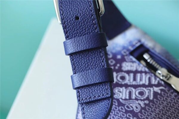 1:1 Replica Louis Vuitton LV Discovery Bumbag PM Monogram Blue Unique Bag For Men M20587 - 17.3in/44cm
