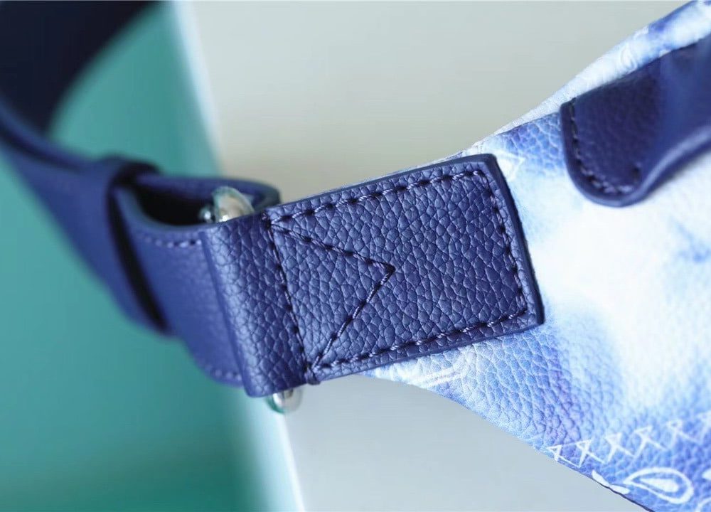 1:1 Replica Louis Vuitton LV Discovery Bumbag PM Monogram Blue Unique Bag For Men M20587 - 17.3in/44cm