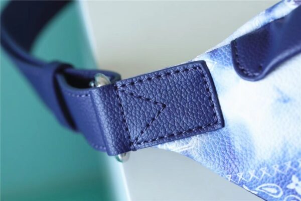 1:1 Replica Louis Vuitton LV Discovery Bumbag PM Monogram Blue Unique Bag For Men M20587 - 17.3in/44cm