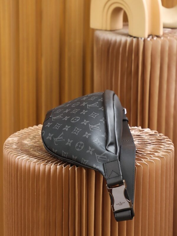 1:1 Replica Louis Vuitton LV Discovery Bumbag PM Monogram Eclipse Canvas Unique bag For Men M46035 - 17.3in/44cm