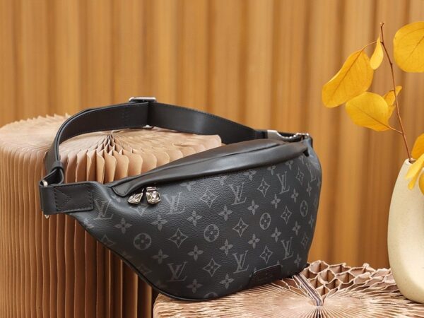 1:1 Replica Louis Vuitton LV Discovery Bumbag PM Monogram Eclipse Canvas Unique bag For Men M46035 - 17.3in/44cm
