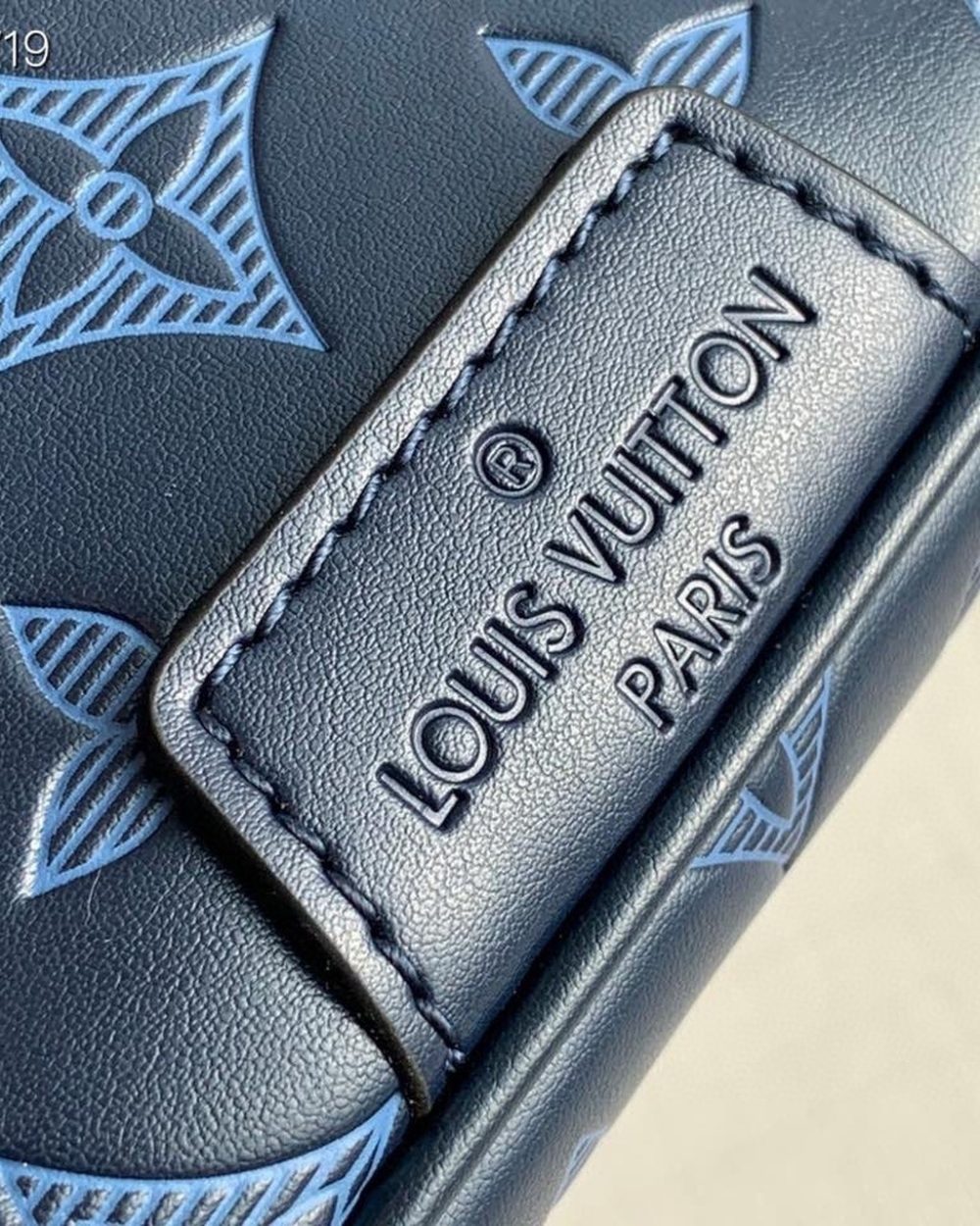 1:1 Replica Louis Vuitton LV Discovery Bumbag PM Monogram Shadow Navy Blue Unique Bag For Men M45729 - 17.3in/44cm