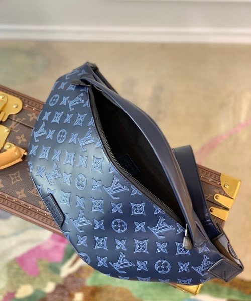 1:1 Replica Louis Vuitton LV Discovery Bumbag PM Monogram Shadow Navy Blue Unique Bag For Men M45729 - 17.3in/44cm