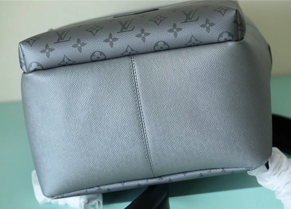 1:1 Replica Louis Vuitton LV Discovery PM Backpack Monogram/Taiga Gunmetal Gray Unique Bag For Men M30835 - 15.7in/40cm