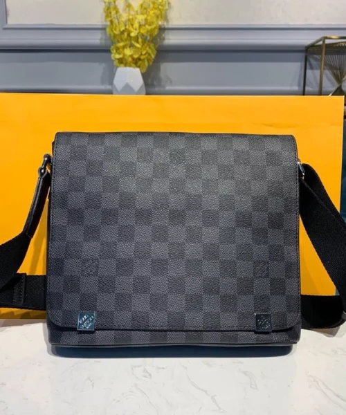 louis-vuitton-district-pm-n41028