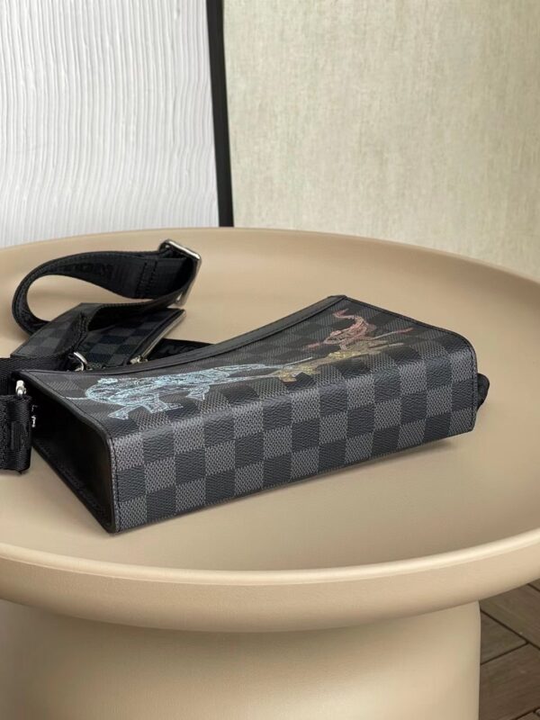 1:1 Replica Louis Vuitton LV Gaston Wearable Wallet Damier Graphite Unique Bag For Men N64608 - 8.7in/22cm