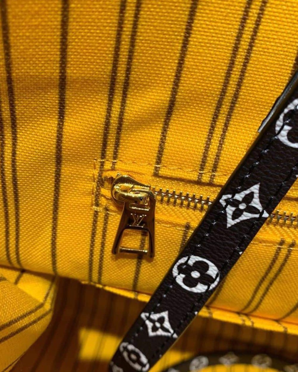 1:1 Replica Louis Vuitton LV Jungle Monogram Giant OnTheGo Tote Bag Luxury Bag For Women - 41cm