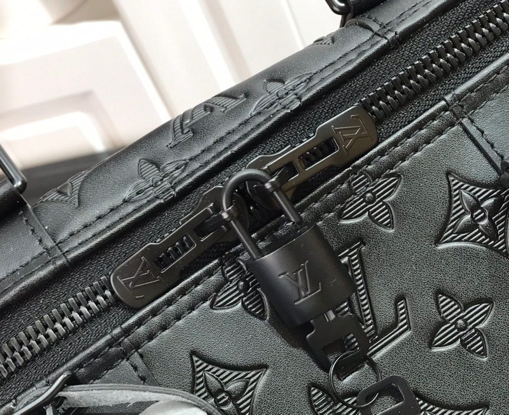 1:1 Replica Louis Vuitton LV Keepall Bandoulière 50 Monogram Shadow Unique Bag For Men M44810 - 19.7in/50cm