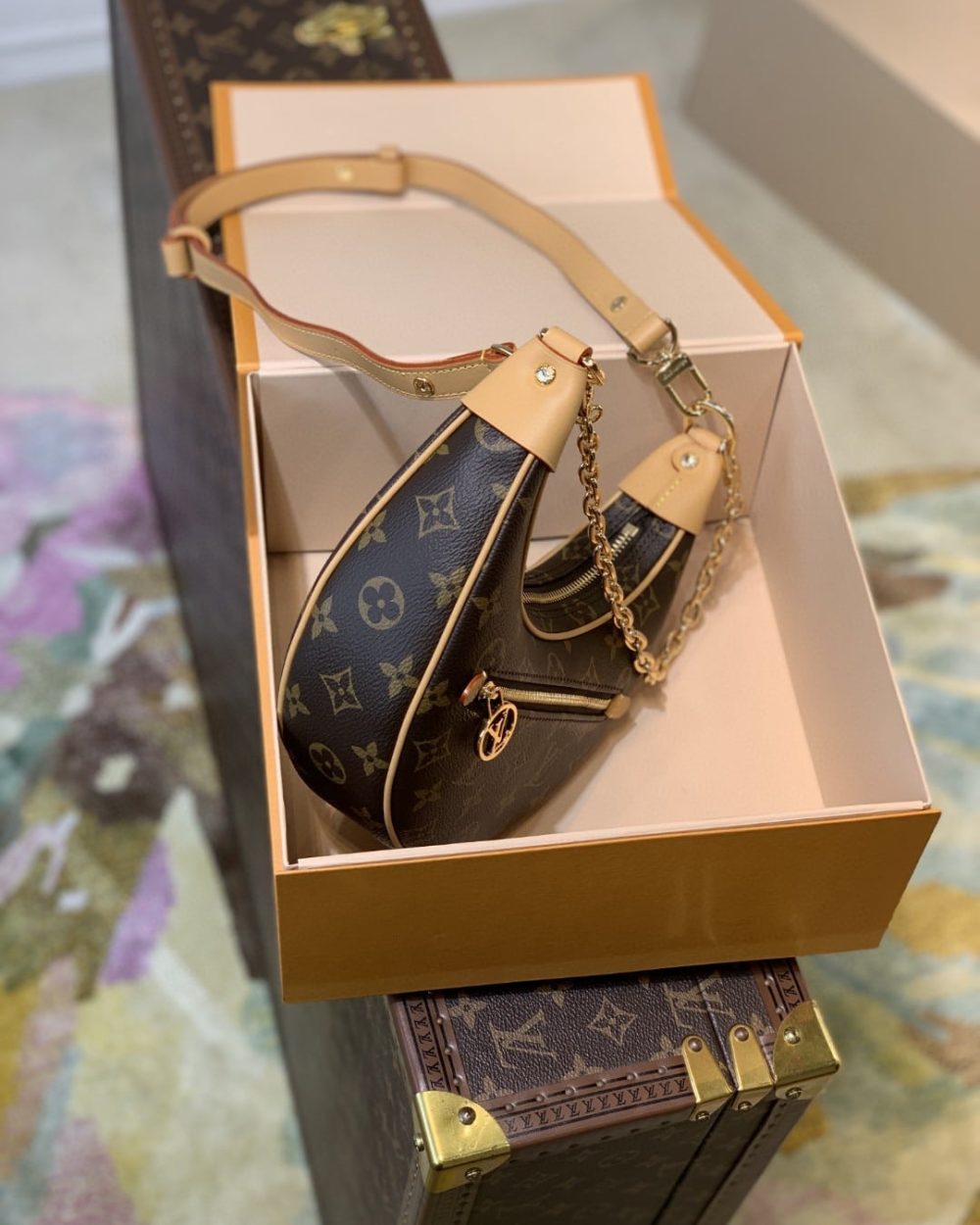 1:1 Replica Louis Vuitton LV Loop Monogram Canvas Luxury Bag For Women M81098 - 9.1in/23cm