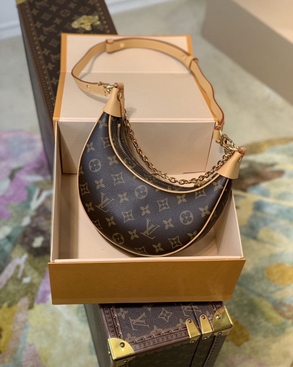 1:1 Replica Louis Vuitton LV Loop Monogram Canvas Luxury Bag For Women M81098 - 9.1in/23cm