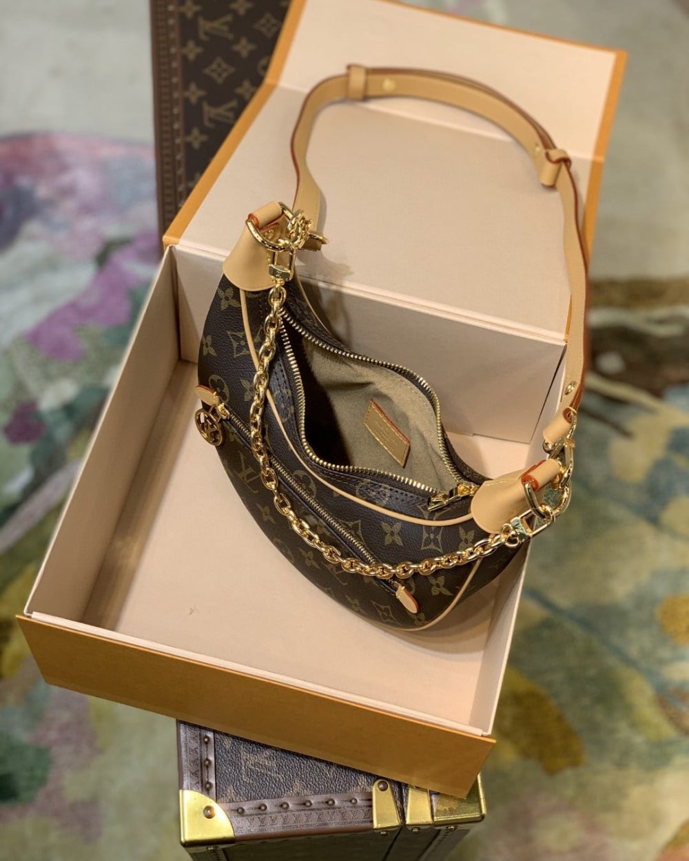 1:1 Replica Louis Vuitton LV Loop Monogram Canvas Luxury Bag For Women M81098 - 9.1in/23cm