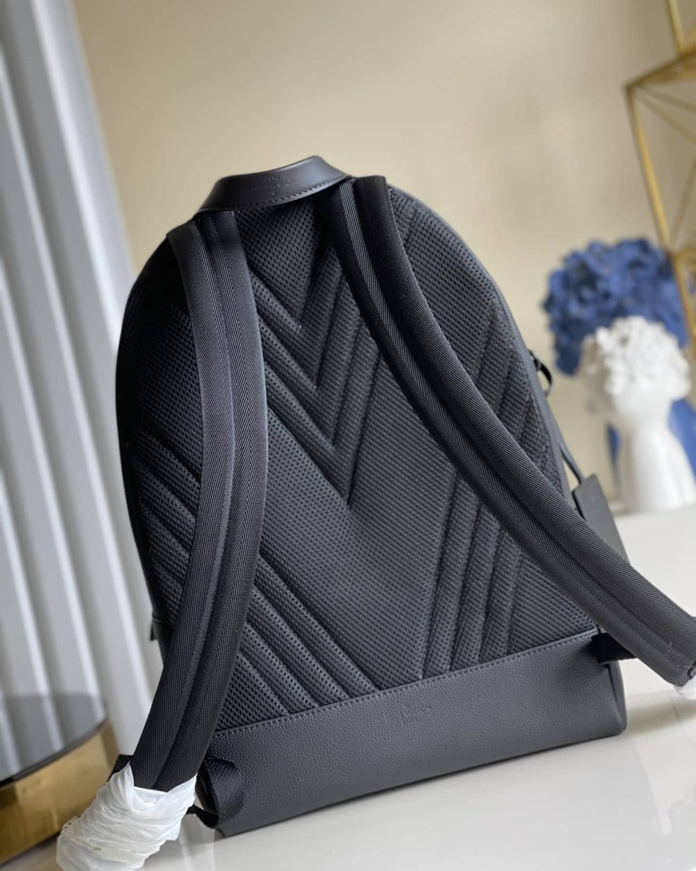1:1 Replica Louis Vuitton LV Aerogram Backpack Black Essential Bag For Men M57079 - 43cm/ 16.9in