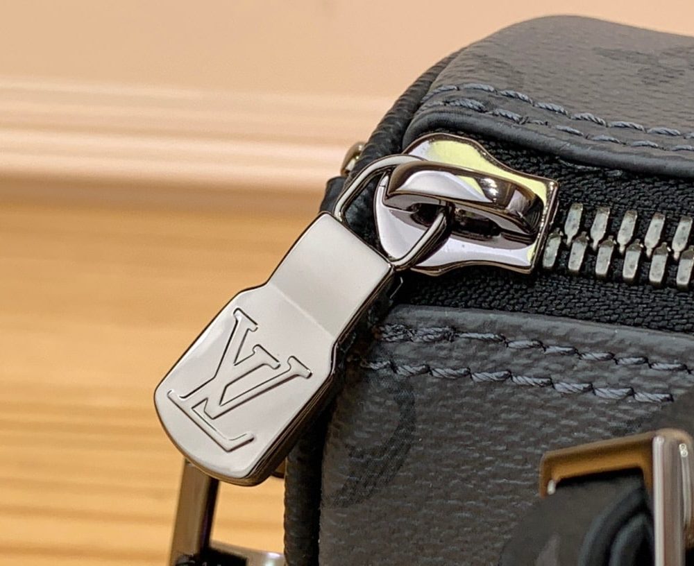 1:1 Replica Louis Vuitton LV LV x YK Keepall 25 Remarkable Travel Bag For Men M46437 - 9.8in/25cm