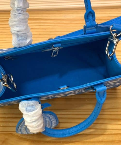 1:1 Replica Louis Vuitton LV LV x YK OnTheGo PM Blue Vibrant Bag For Women M46424 - 9.8in/ 25cm