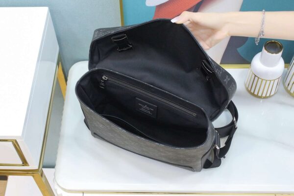 1:1 Replica Louis Vuitton LV Messenger PM Voyager Bag Black Unique Bag For Men M40511 - 33cm / 12.6in