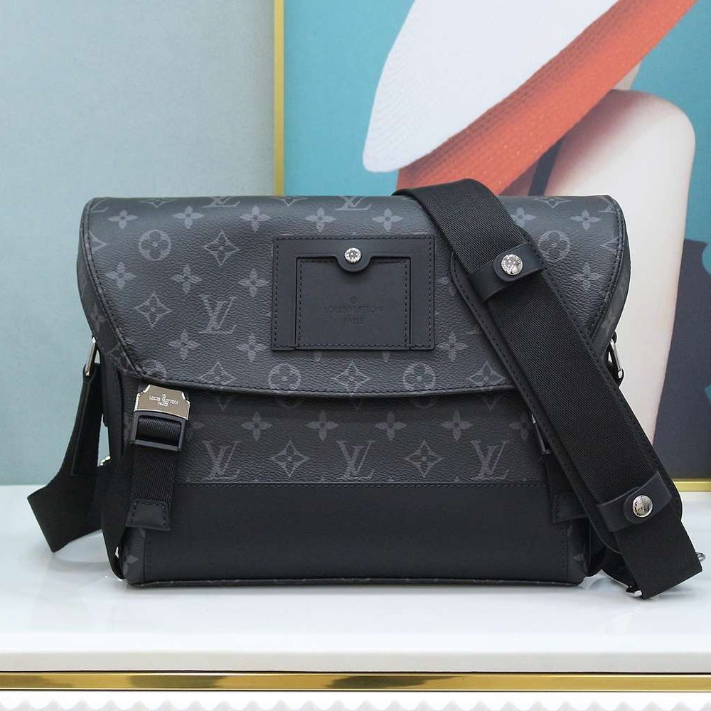 1:1 Replica Louis Vuitton LV Messenger PM Voyager Bag Black Unique Bag For Men M40511 - 33cm / 12.6in
