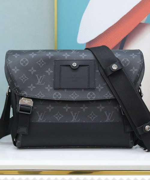 1:1 Replica Louis Vuitton LV Messenger PM Voyager Bag Black Unique Bag For Men M40511 - 33cm / 12.6in