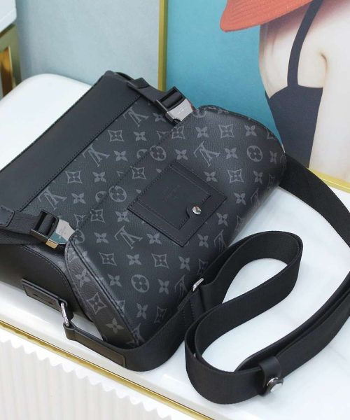 1:1 Replica Louis Vuitton LV Messenger PM Voyager Bag Black Unique Bag For Men M40511 - 33cm / 12.6in